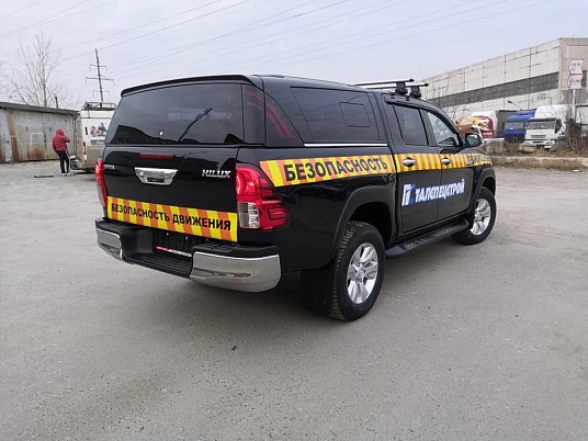 Оклейка машины сопровождения