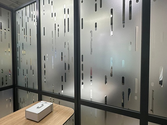 Брендирование офисных перегородок