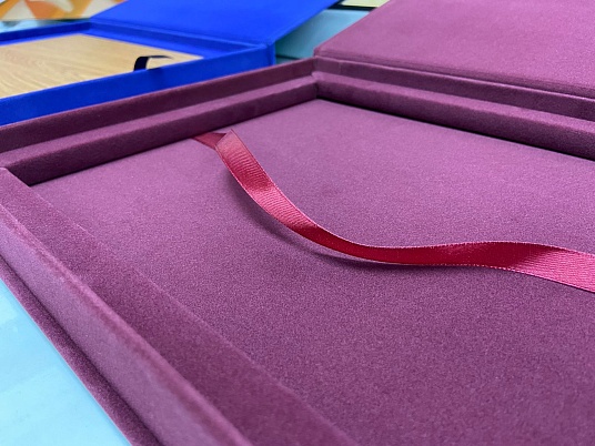 Табличка на плакетке