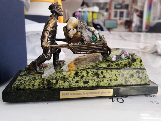 Шильдики из анодированного алюминия - золото