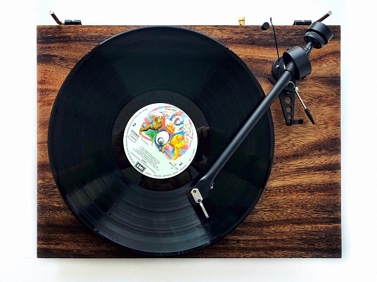 Проигрыватель виниловых пластинок