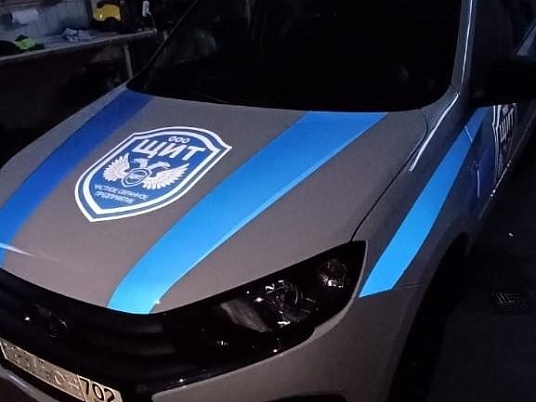 Брендирование автомобиля светоотражающей пленкой