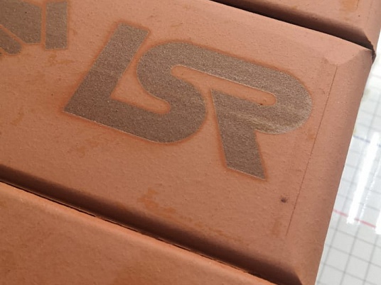 Гравировка на кирпиче