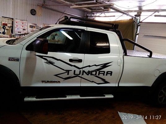 Плоттерные наклейки на авто