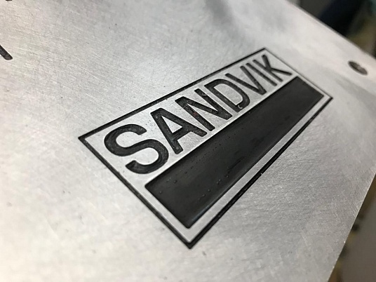 Изготовление табличек алюминиевых с глубокой гравировкой